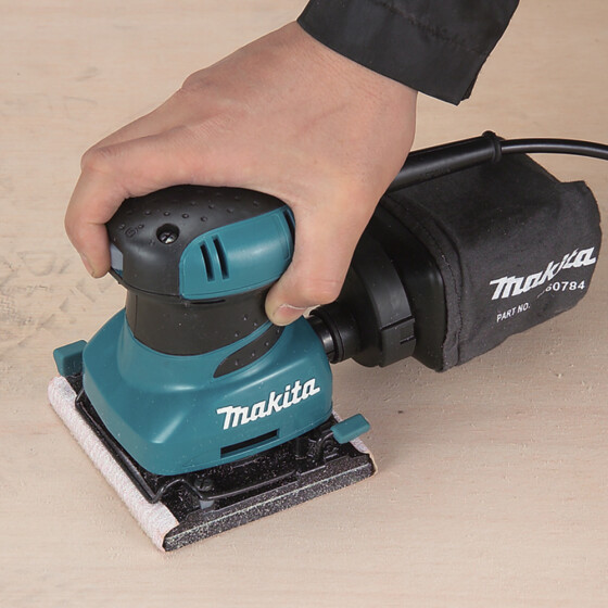 Makita Faust-Schwingschleifer 200 W 112x102 mm 14.000 min-1 BO4555