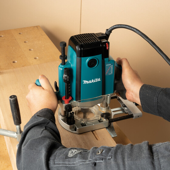 Makita Oberfräse RP2302FCXJ