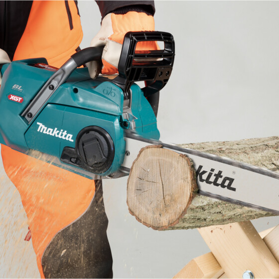 Makita Akku-Kettensäge 40V max. 25,5 m/s 40 cm UC016GZ