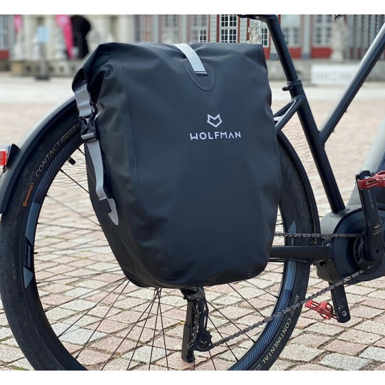 Wolfman 2in1 Fahrradtasche 23-28L Flexibles Volumen - 100% Wasserdicht  - Gepäckträgertasche