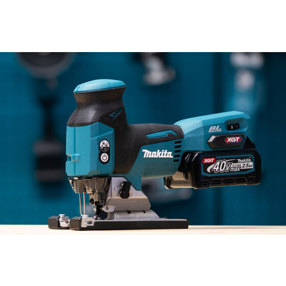 Makita Akku-Pendelhubstichsäge XGT 40V max. 135 mm 800 - 3.500 min-1 JV001GD101