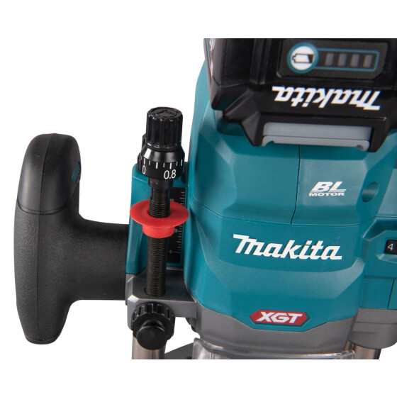 Makita Akku-Oberfräse XGT 40V max. 12 mm 8.000-25.000 min-1 RP001GZ