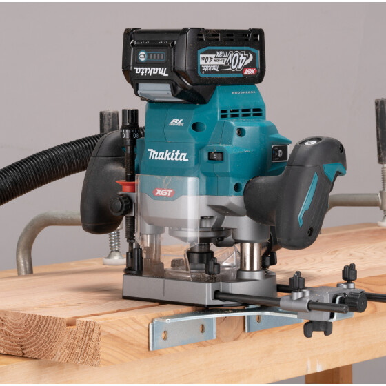 Makita Akku-Oberfräse XGT 40V max. 12 mm 8.000-25.000 min-1 RP001GZ