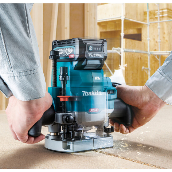 Makita Akku-Oberfräse XGT 40V max. 12 mm 8.000-25.000 min-1 RP001GZ