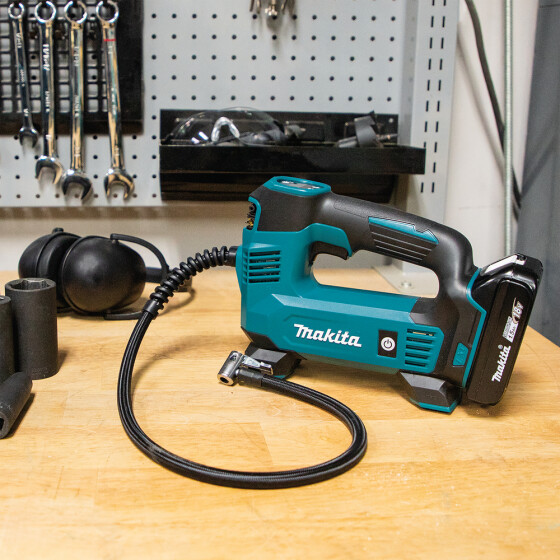 Makita Akku-Kompressor 18V 8,3 bar 12 l/min DMP180Z