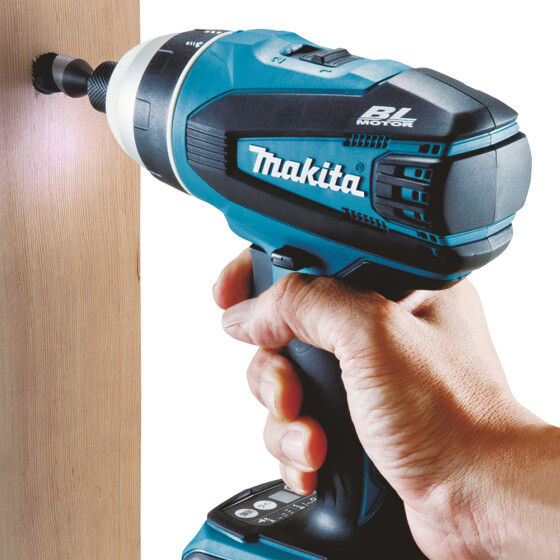 Makita Akku-Quadroschrauber 18V 1/4" 150 Nm 0-2.700 min-1 DTP141Z