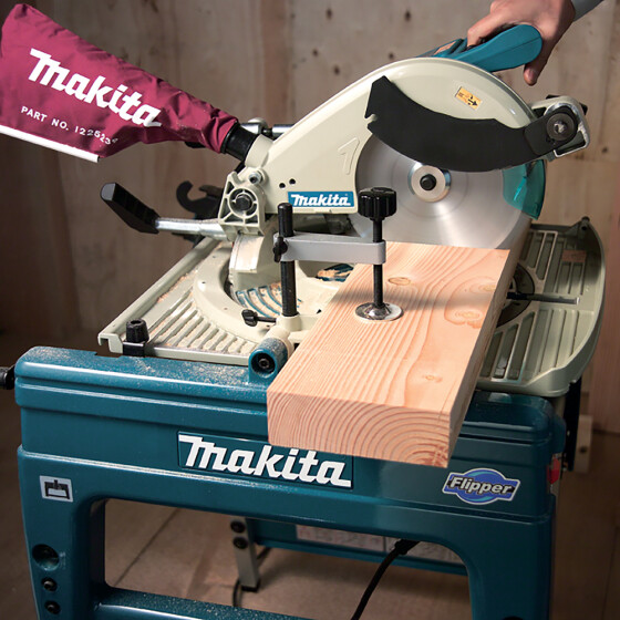 Makita Tisch-, Kapp- und Gehrungssäge 1.650 W 260 mm 2.700 min-1 LF1000